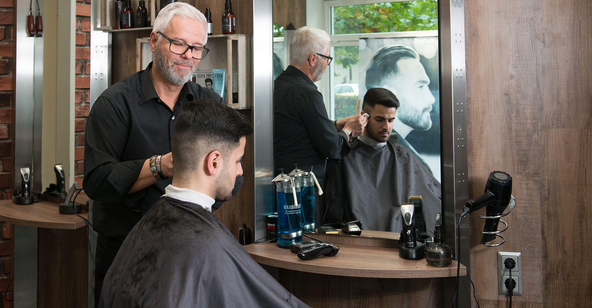 MAN(N) GEHT ZUM BARBIER